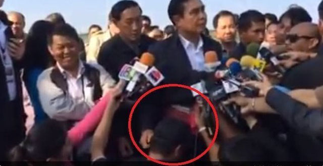 BBC ตีข่าว 'ประยุทธ์' บี้คลึงใบหูนักข่าว