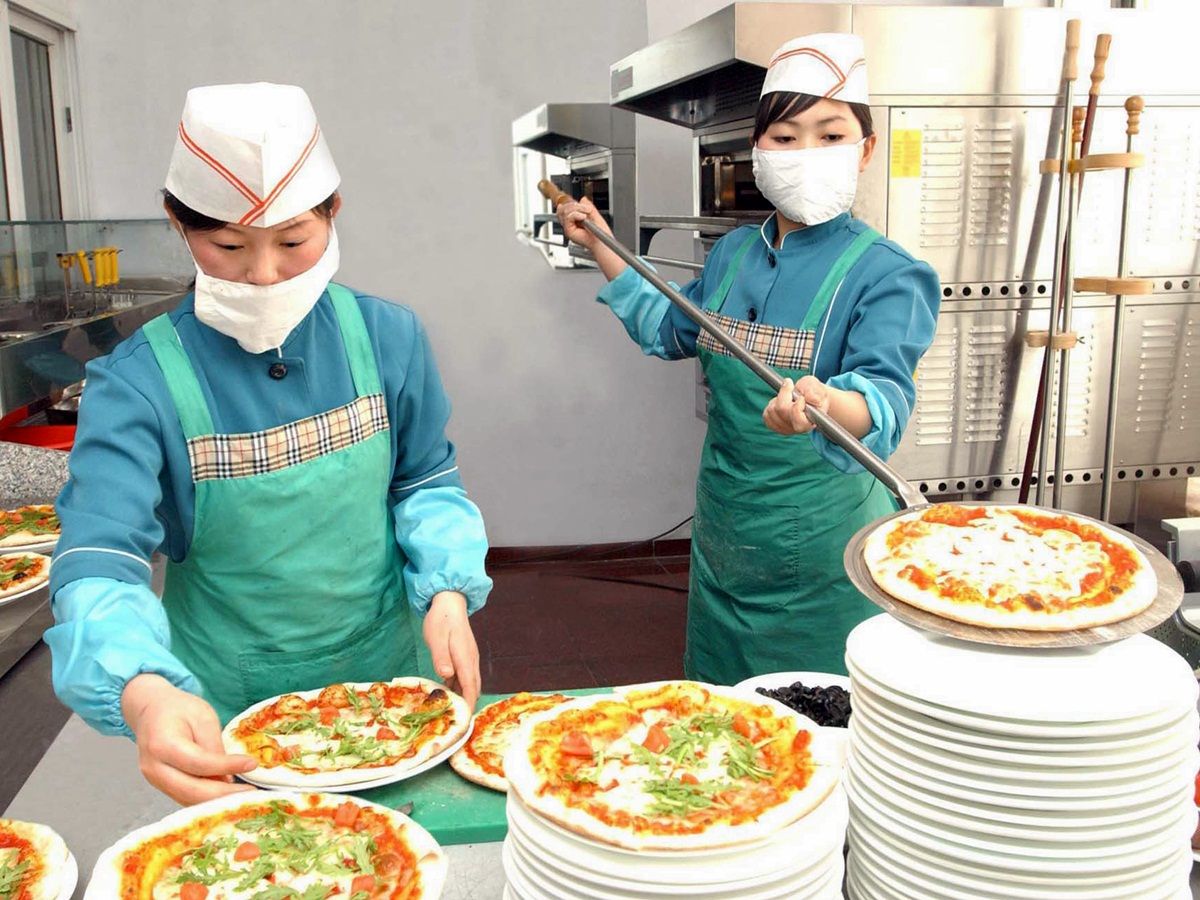 Pizza-NKorea-AFP.jpg