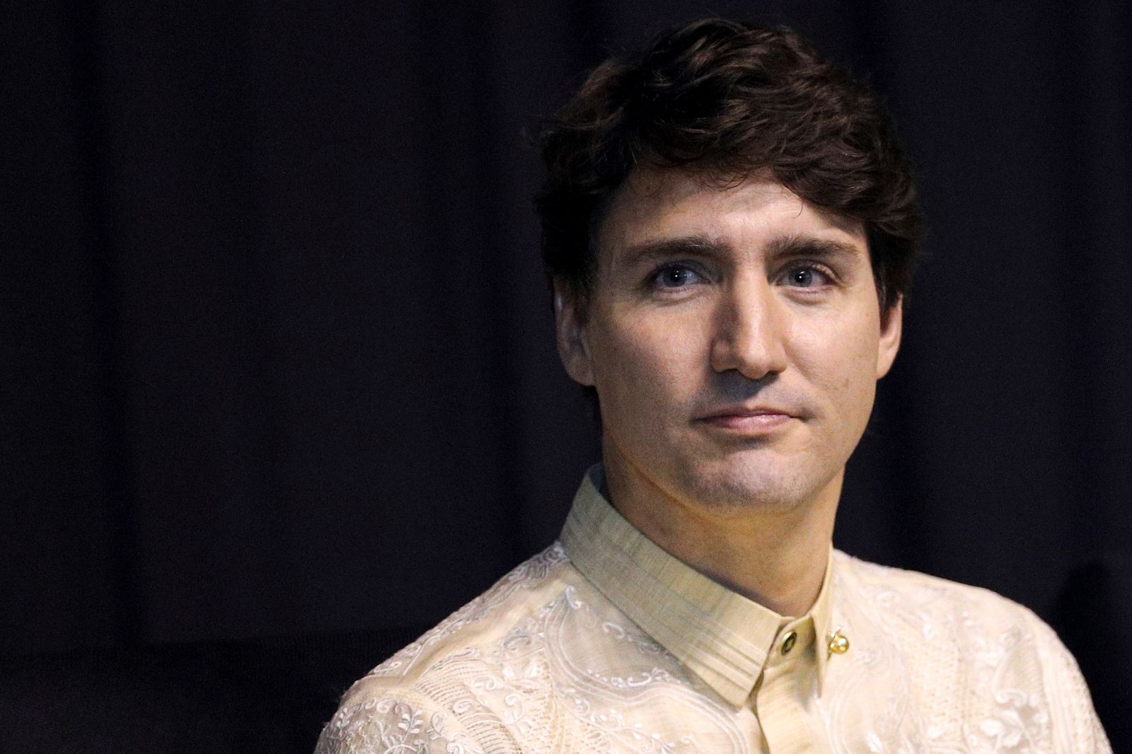 justin trudeau barong phillipines.jpg