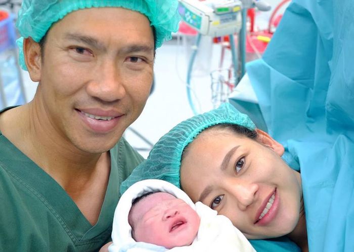 'บอล ภราดร' สุดปลื้ม! ภรรยาคลอดลูกสาวคนแรก