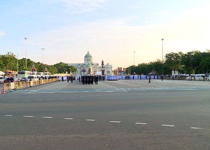 สมเด็จพระเจ้าอยู่หัว โปรดเกล้าฯ ให้จัดแสดงดนตรีชุด 'ก้าวเดินต่อไป' เสาร์นี้