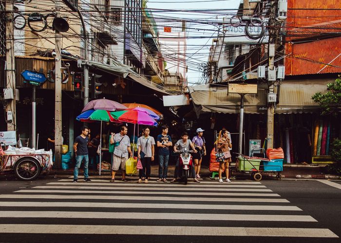 'ประวิตร' สั่งฟื้น 'ทางม้าลาย' เริ่มบังคับใช้ ก.ม. หน้า รร. - วัด - รพ.