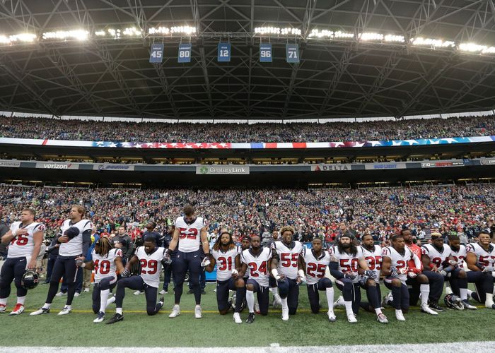 กฎใหม่ NFL ผู้เล่นทุกคนต้อง 'ยืนตรง' เคารพเพลงชาติก่อนลงสนาม