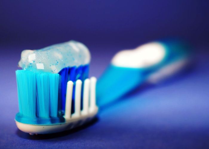 เตรียมดำเนินคดีโฆษณายาสีฟันอ้างชื่อพิธีกรดังทำฟันขาวขึ้นใน 1 สัปดาห์