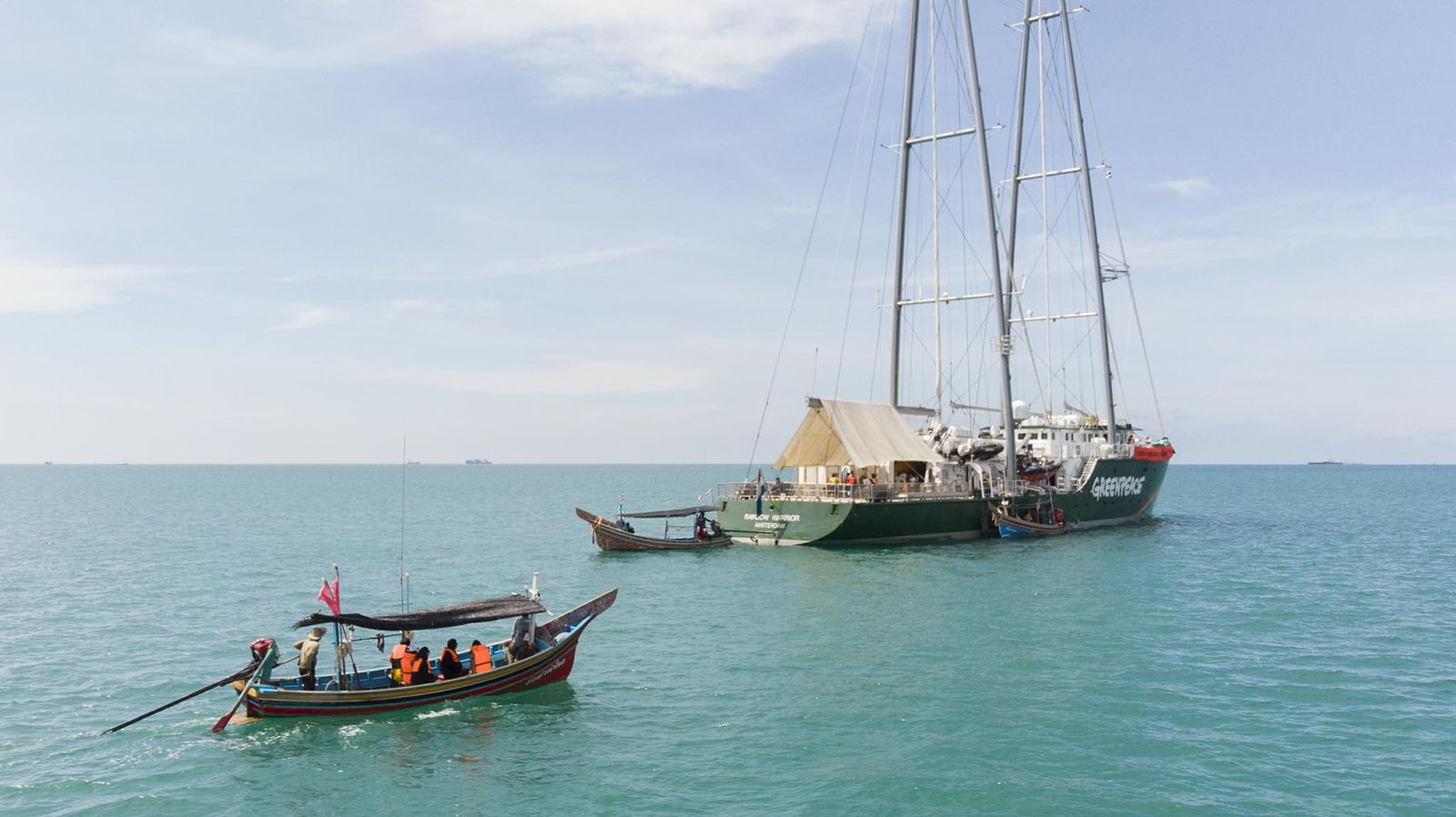 สงขลา-พลังงานหมุนเวียน-กรีนพีซ-เรนโบว์วอร์ริเออร์-เรือกรีนพีซ-หาดสมิหลา