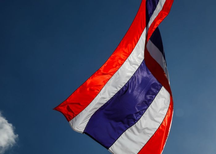 'ประยุทธ์' สั่ง กต.สอบ 'รองเท้าลายธงชาติไทย'