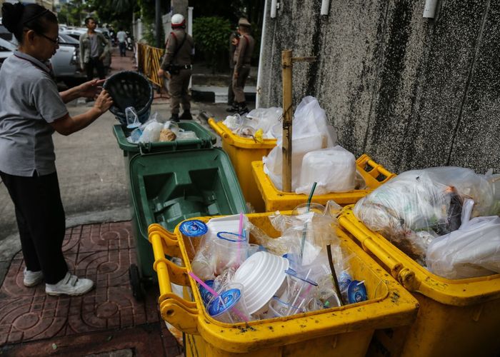 ขยะพลาสติกเพิ่มแตะหลัก 6,300 ตัน ต่อวัน หลังคนอยู่บ้านสั่งอาหารมาส่ง