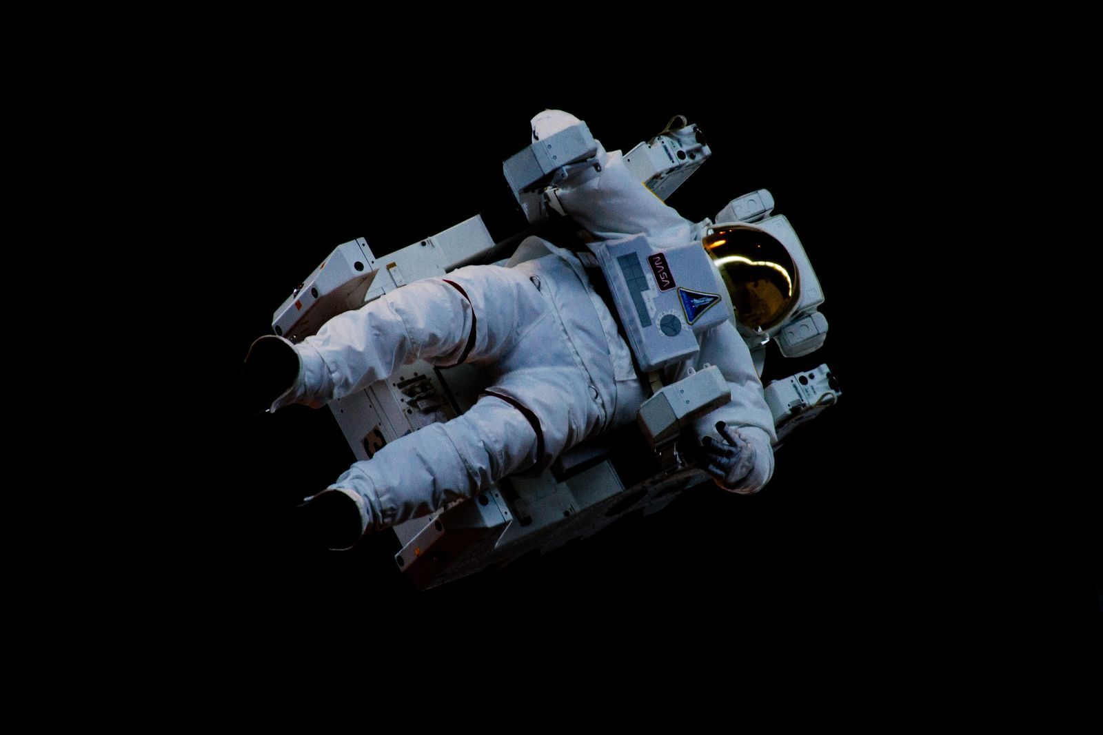 อวกาศ-นักบินอวกาศ-unsplash-Photo by Niketh Vellanki on Unsplash