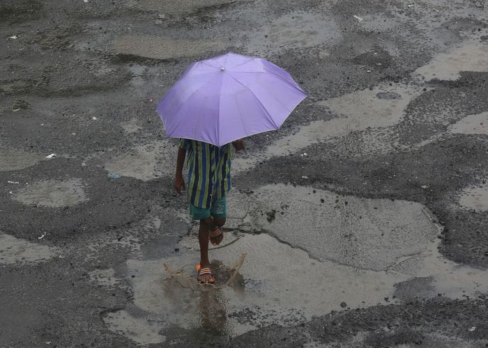 'พายุดีเปรสชันโมเลบา' อ่อนกำลังลงแล้วที่ จ.อุบลฯ ทำไทยตอนบนฝนตกเป็นวงกว้าง