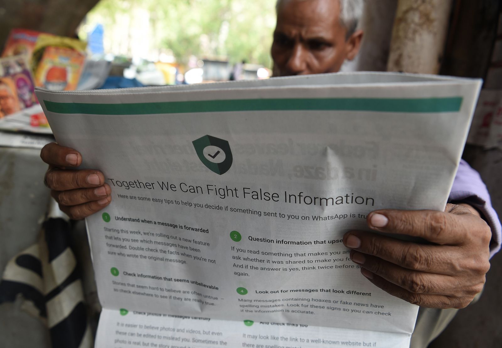 AFP-หนังสือพิมพ์อินเดีย-โฆษณาต้านข่าวลือในวอทแอพ-whatsapp