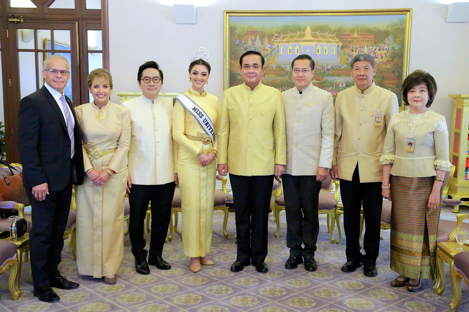 Miss Universe-มิสยูนิเวิร์ส-2018-ประยุทธ์-นางงาม