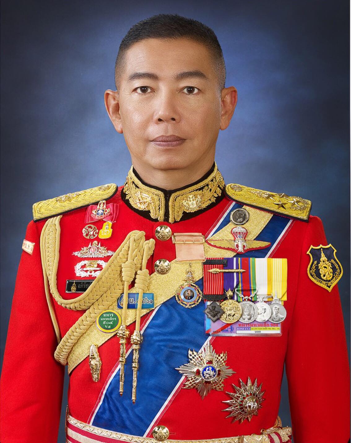 อภิรัชต์ คงสมพงษ์ 3_5158006640162635776_n.jpg
