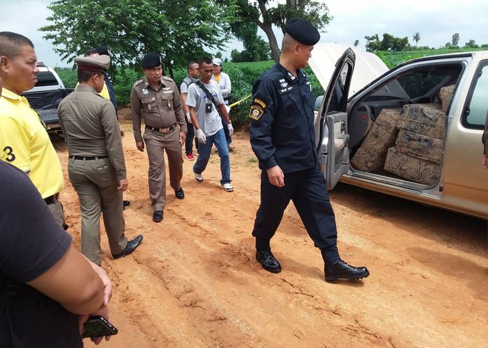 คนร้ายขน 'กัญชา' ล้นกระบะ ทิ้งรถชิ่งด่านตรวจโคราช