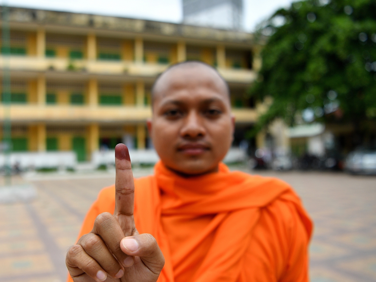 เลือกตั้ง กัมพูชา พระสงฆ์