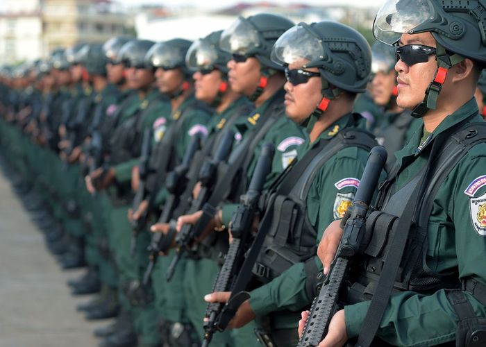ตำรวจกัมพูชาเตรียมอาวุธพร้อมปราบผู้ประท้วงในวันเลือกตั้ง