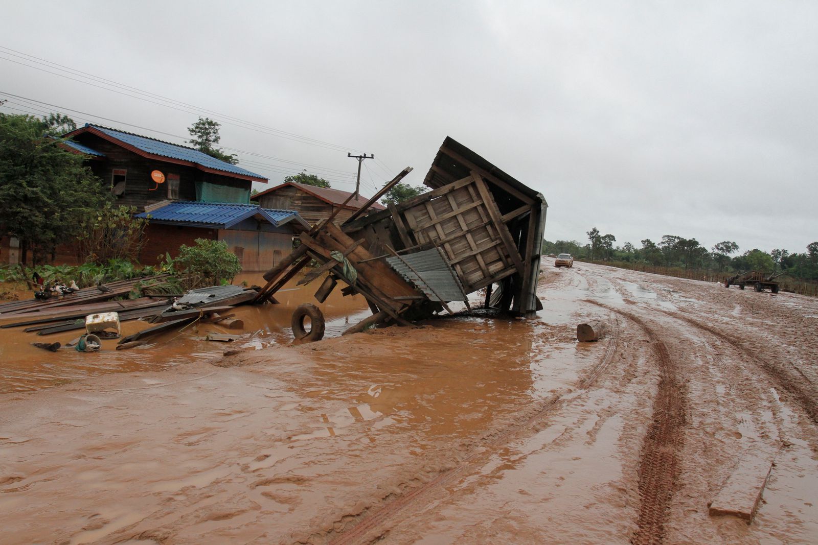 AFP-น้ำท่วมลาว-เขื่อนแตก-ลาว-เซเปียน-เซน้ำน้อย-อัตตะปือ-สะหนามไซย-น้ำท่วม-บ้านพัง-โคลน