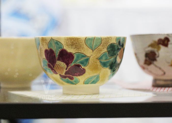 เรียนรู้วัฒนธรรมการดื่มชา ผ่านศิลปะการเพนต์ถ้วยชาในแบบฉบับเกียวโต
