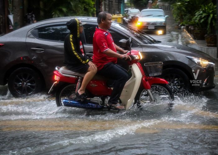 แนะเช็กสภาพรถให้พร้อม สำหรับขับบนท้องถนนช่วงฤดูฝน