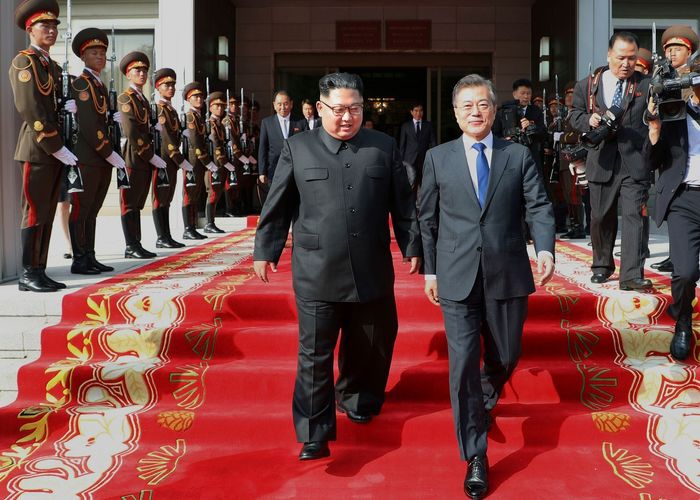 เกาหลีเหนือจัดขบวนแห่ 'ผู้นำเกาหลีใต้' ในกรุงเปียงยาง ก่อนคุยแนวทางปลดนิวเคลียร์