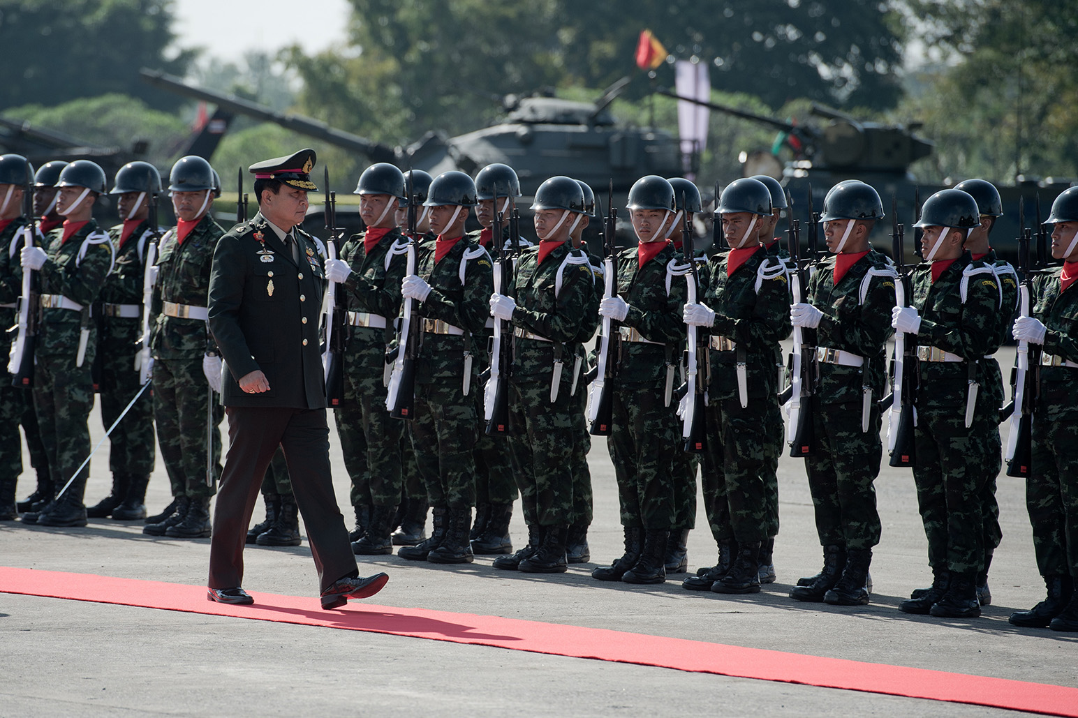 ประยุทธ์ ทหาร กองทัพ 0_Hkg10100219.jpg