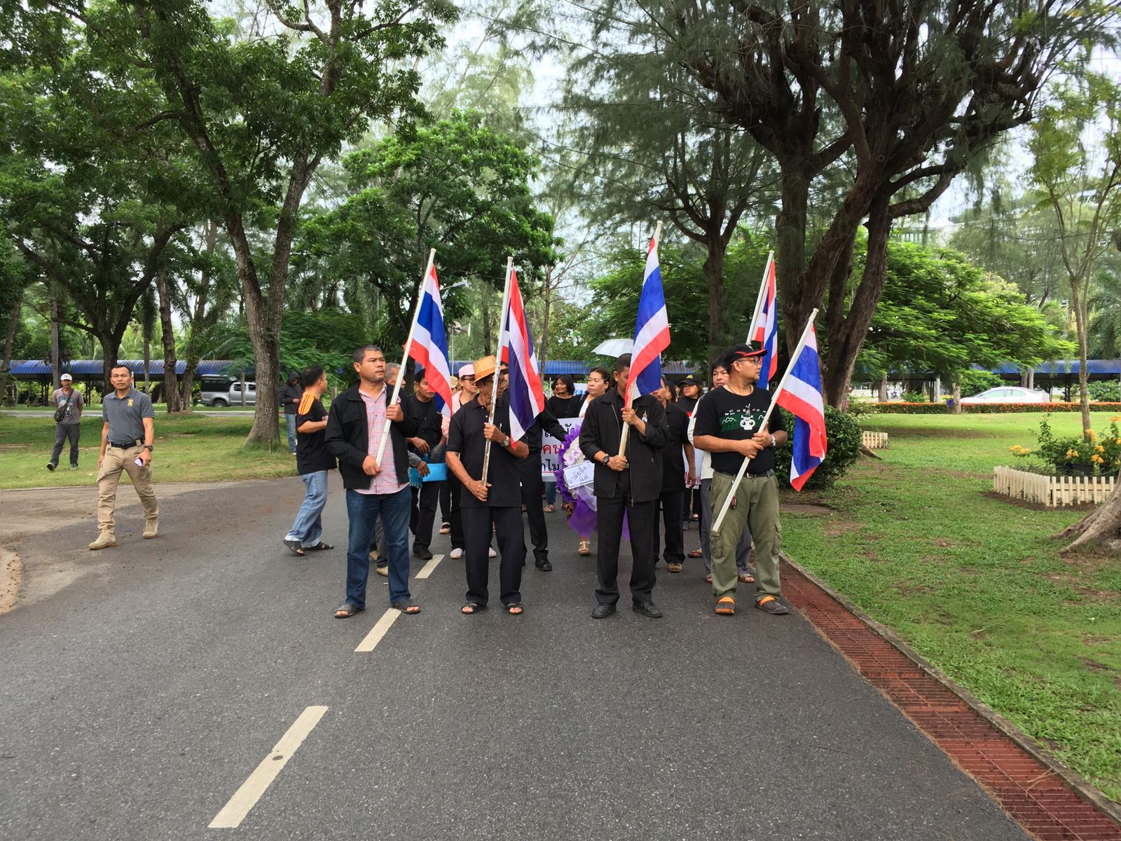 กลุ่มคนพุทธประท้วงเปอร์มาส-มอ.ปัตตานี-ปาตานี