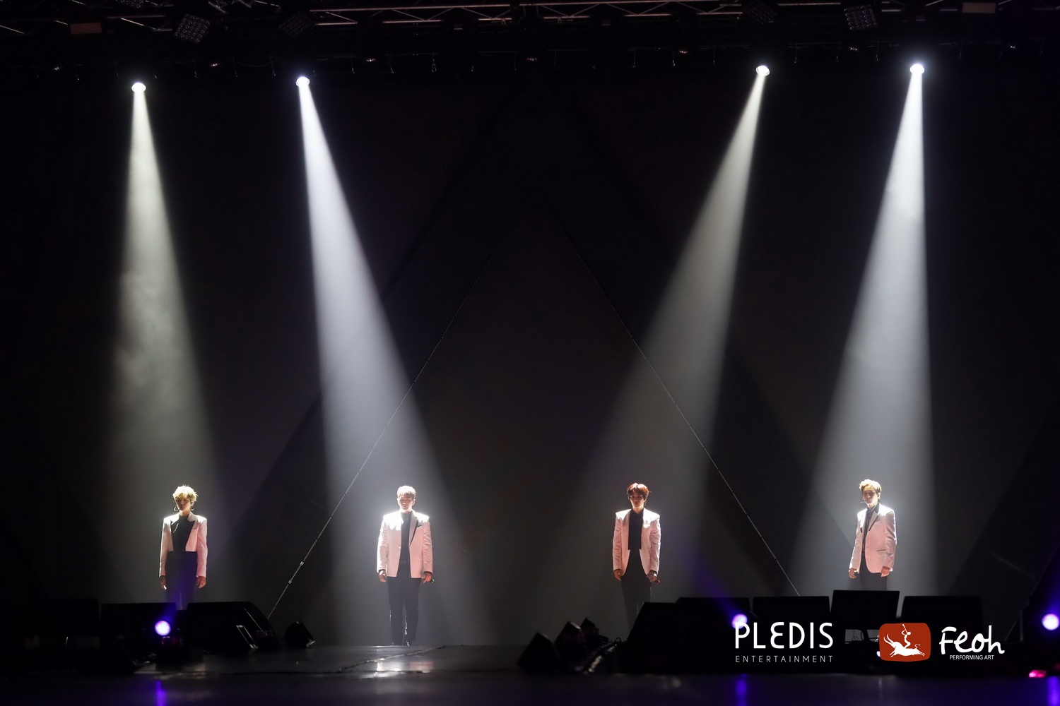 NU'EST W_PBR_0291-001.jpg