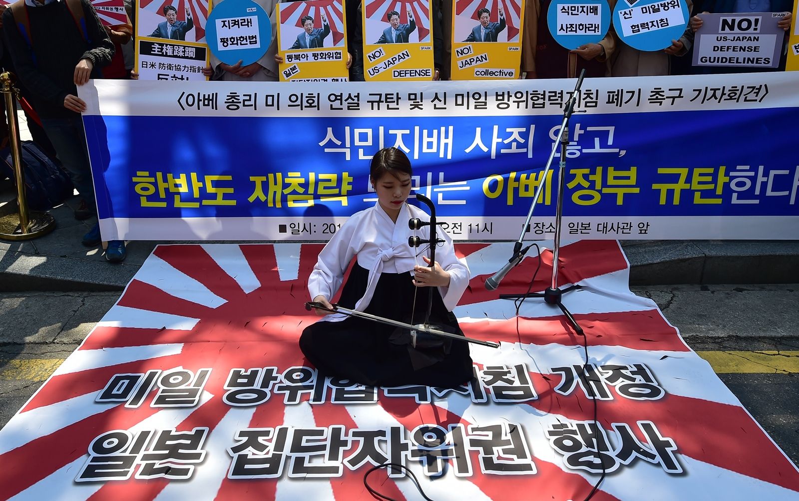 AFP-ผู้ประท้วงเกาหลีใต้เรียกร้องให้ยุติการใช้ธงอาทิตย์อุทัยของญี่ปุ่น.jpg