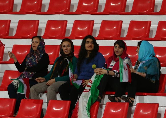 ‘ผู้หญิงเข้าสนามฟุตบอล’ การแข่งกันเป็นสมัยใหม่ระหว่าง ‘อิหร่าน VS ซาอุฯ’