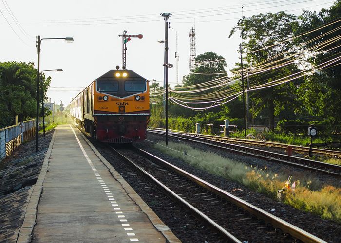 รฟท.แจงเหตุรถไฟหยุดรอรถติดคร่อมเส้นทาง