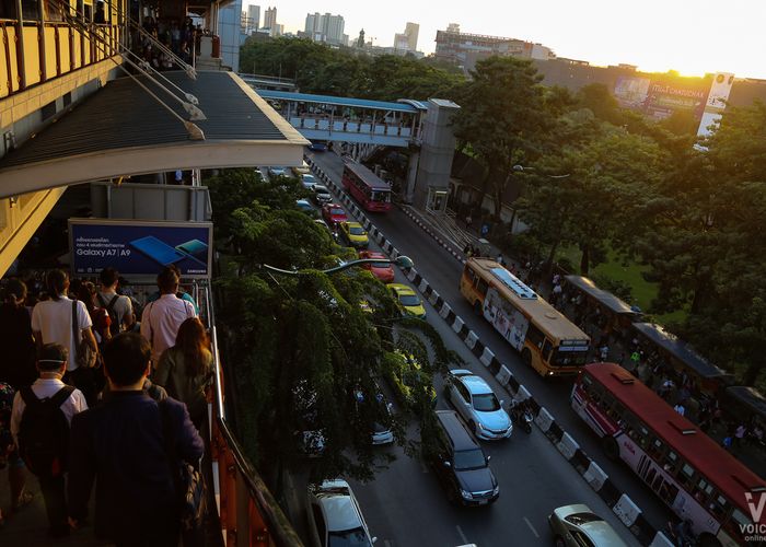 สสส. พบช่วงล็อกดาวน์ 'รถไม่พอ-ไม่เว้นระยะห่าง' ห่วงไม่เข้มโควิด-19 ระบาดซ้ำ