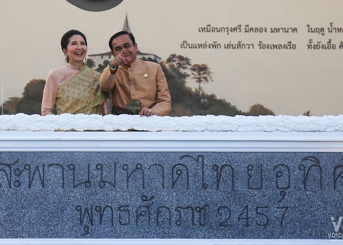 'ประยุทธ์' นำ ครม. แต่งชุดไทยชม 'อุ่นไอรัก' เตือนสุนัขตำรวจให้ทำดี ไม่นั้นถูกปฏิรูป