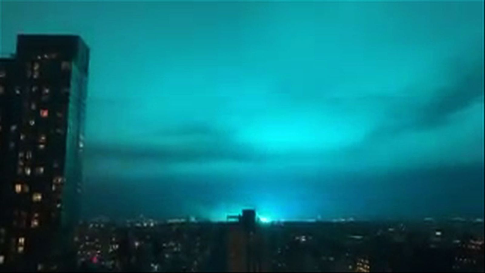 AFP-แสงฟ้าปกคลุมนิวยอร์กหลังหม้อแปลงระเบิดที่ย่านควีนส์ 27 ธ.ค.2561