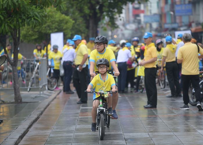 คิกออฟ 'Bike อุ่นไอรัก' วันแรกคึกคัก