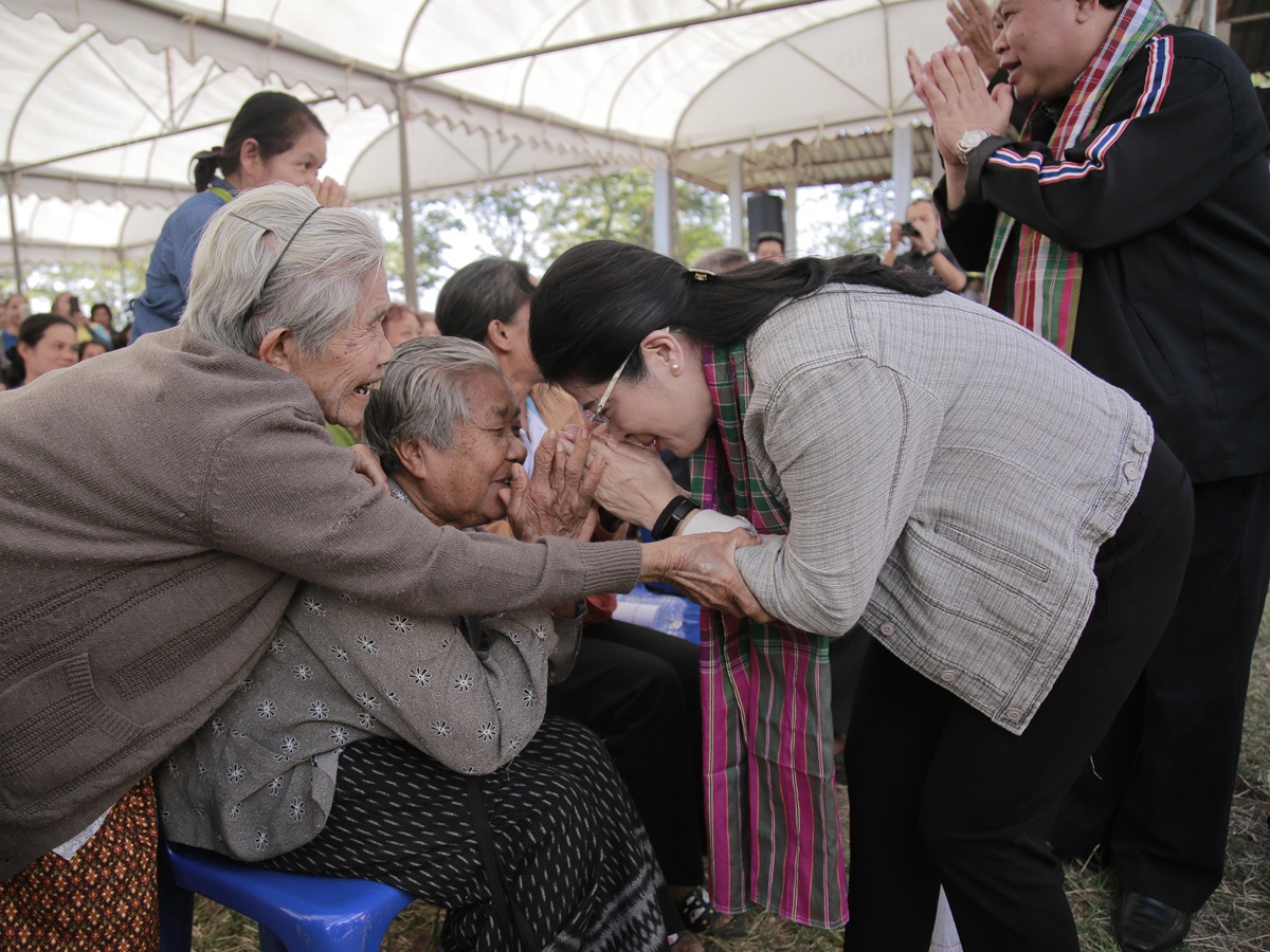 คุณหญิงสุดารัตน์ ลงพื้นที่หนองบัวลำภู