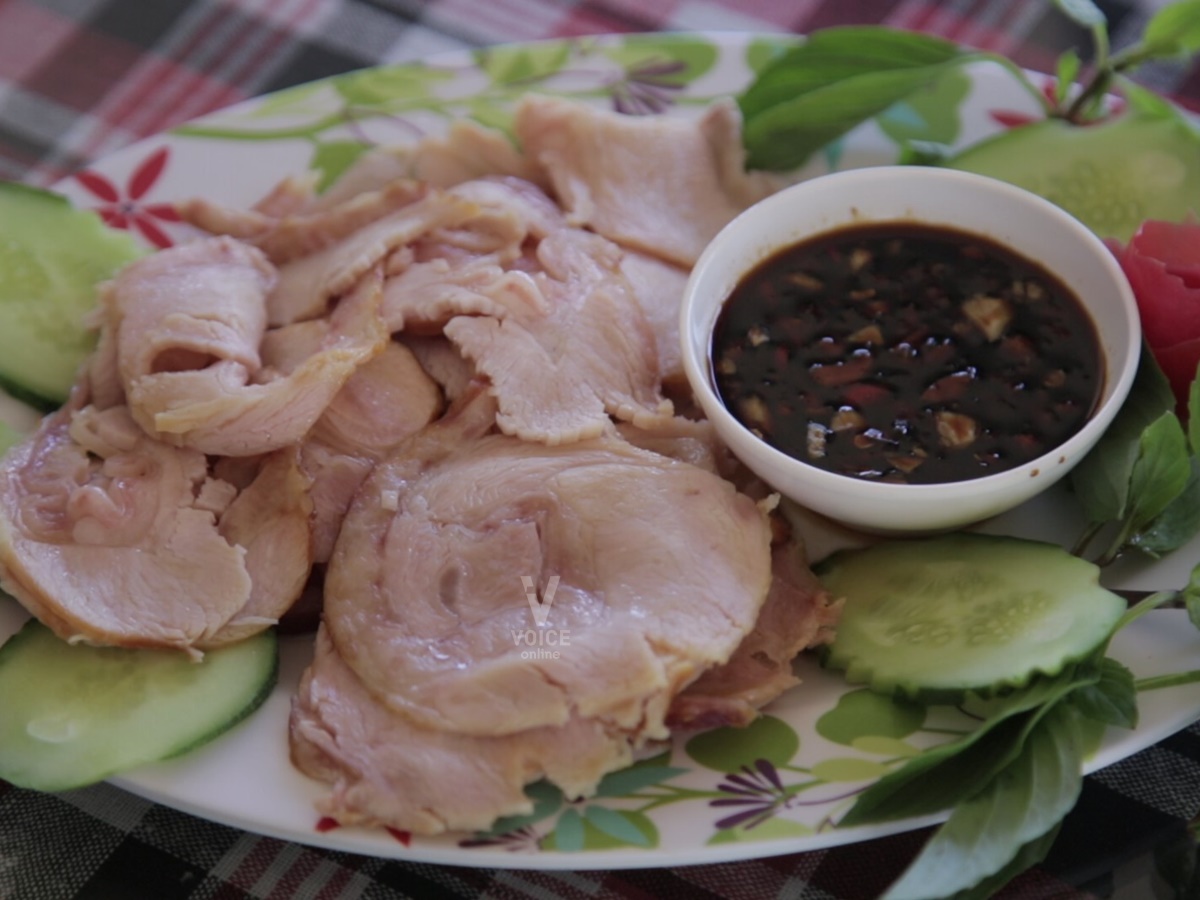 อีสาน-ไก่งวงรมควัน-นครพนม-อาหาร