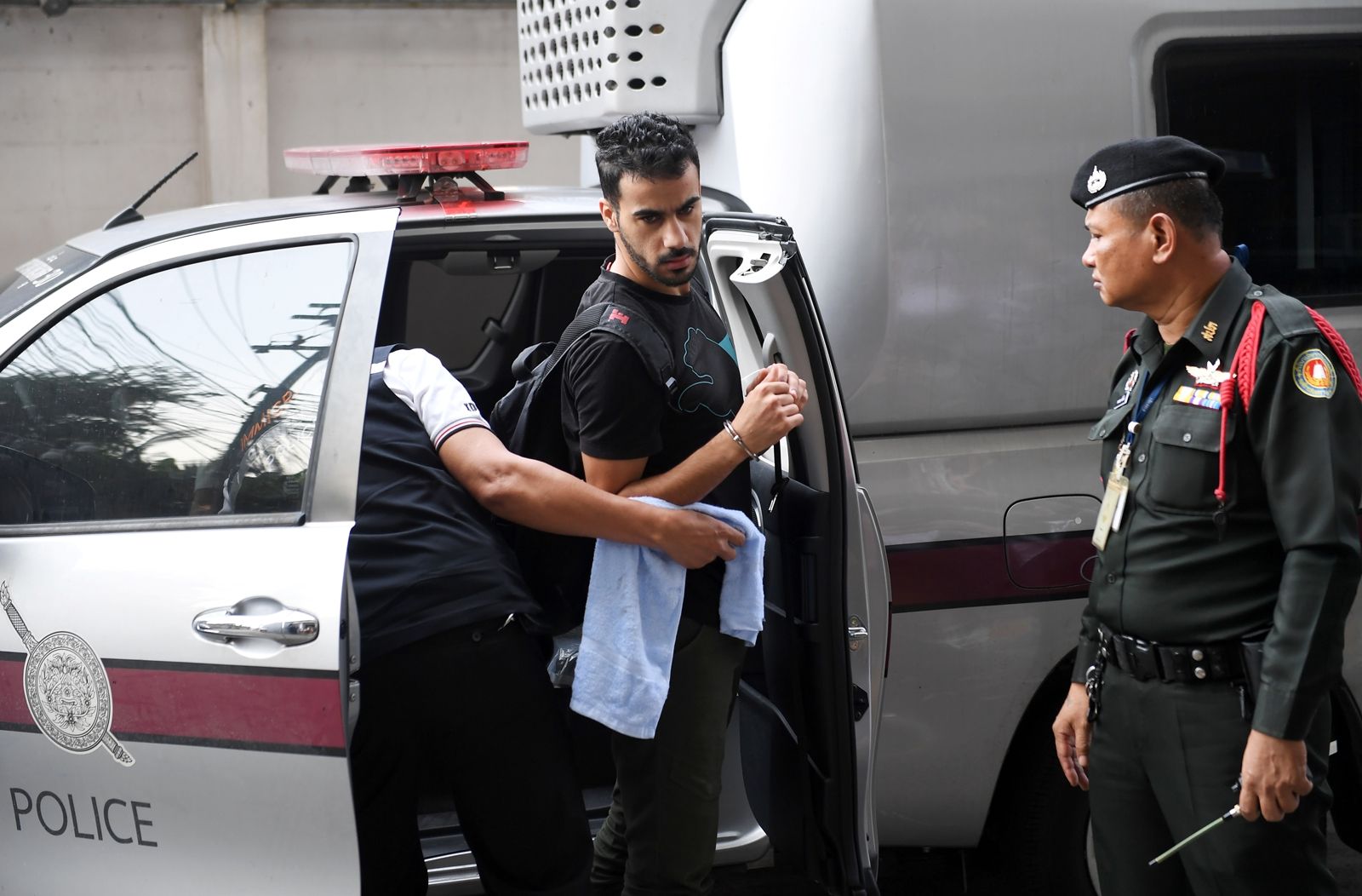 AFP-ตำรวจไทยพาฮาคีม อัล-อาไรบี-Hakeem Al Araibi-นักเตะบาห์เรนผู้ลี้ภัยการเมืองในออสเตรเลียขึ้นศาล.jpg