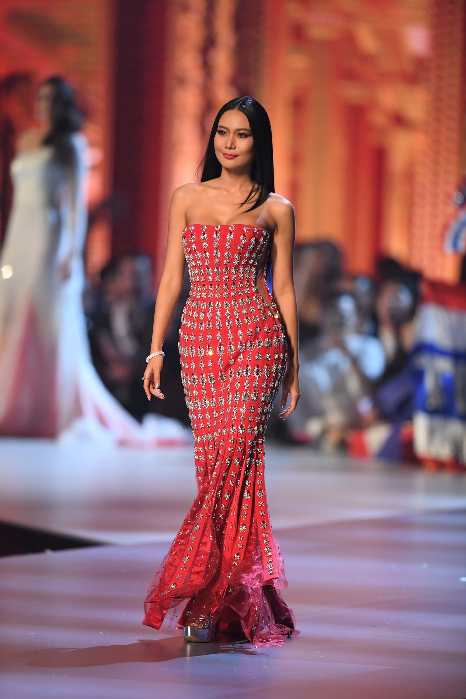 ชุดราตรีนิ้ง โศภิดา-มิสไทยแลนด์ยูนิเวิร์ส2018