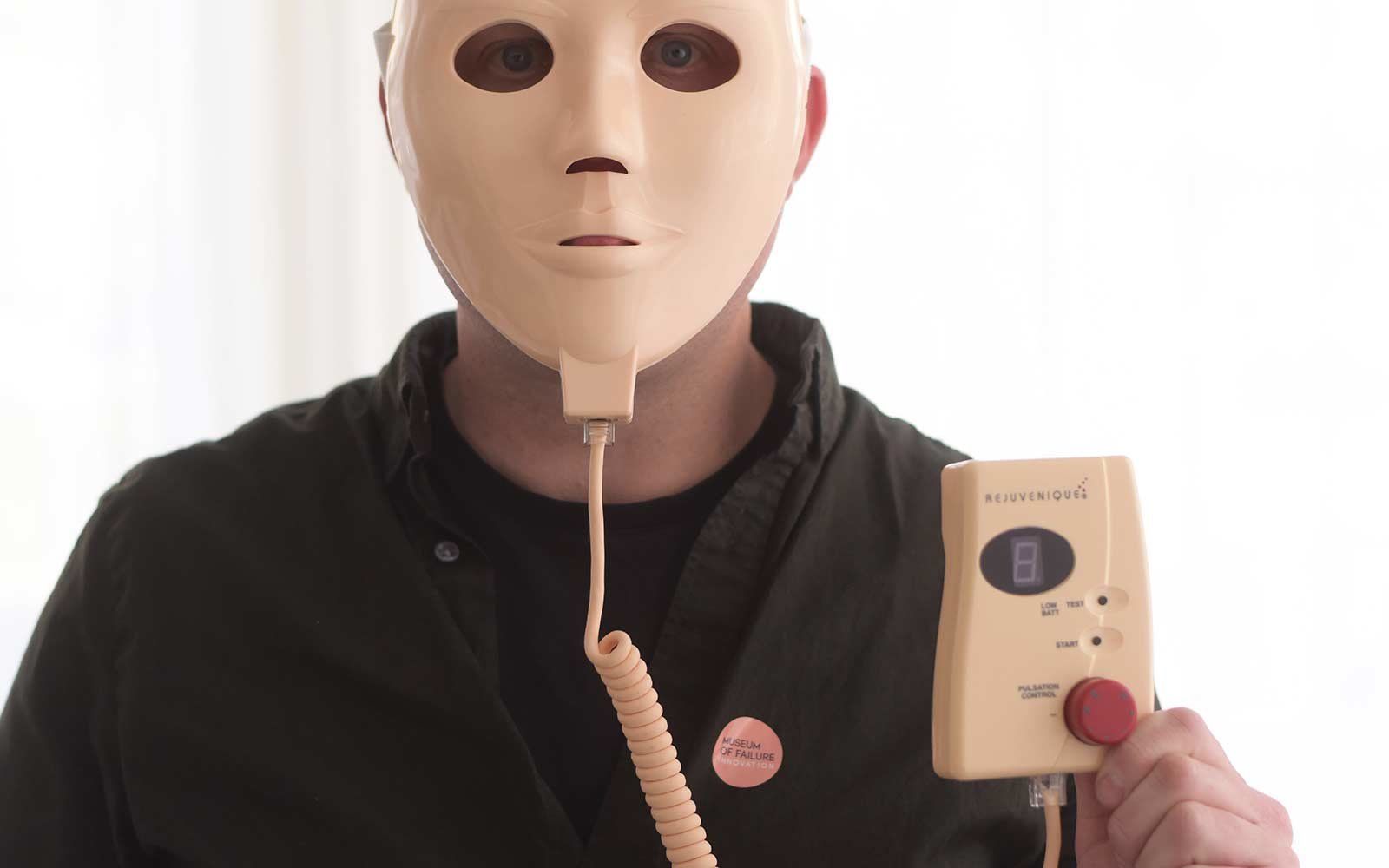 rejuvenique-electrical-facial-mask-FAILURE0417.jpg