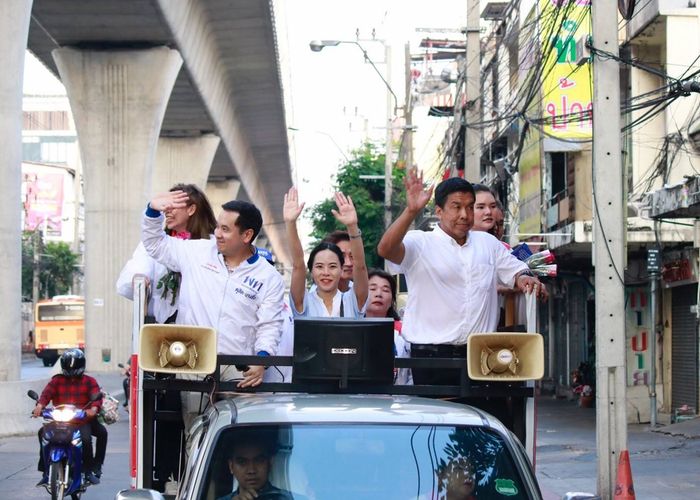 'ชัชชาติ' นำทีมเพื่อไทยหาเสียง บางซื่อ-ดุสิต ฟังเสียงพ่อค้าแม่ขายตลาดเตาปูน-บางซ่อน