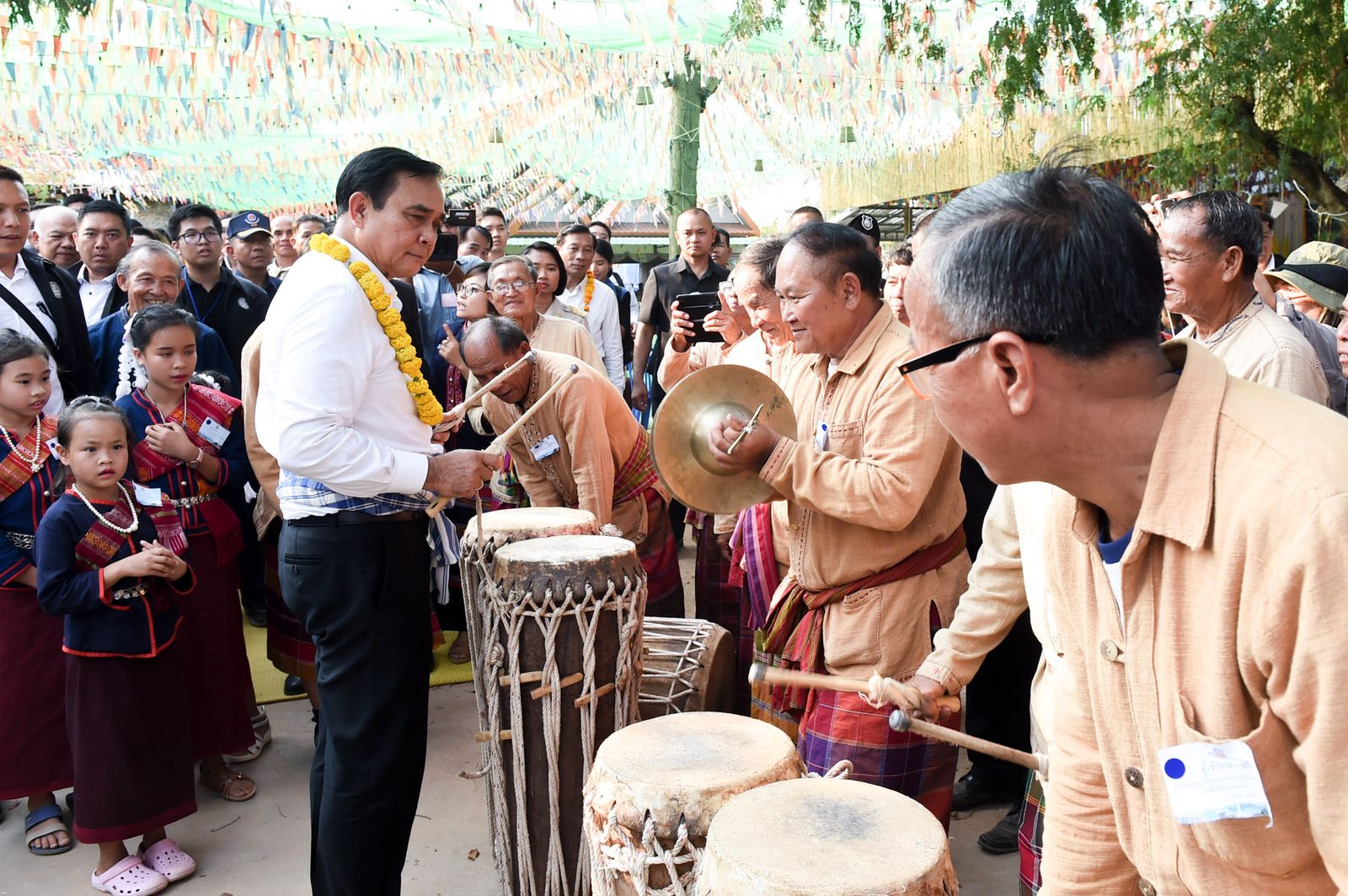 ประยุทธ์ ตีกลอง G_20190206182809000000.jpg