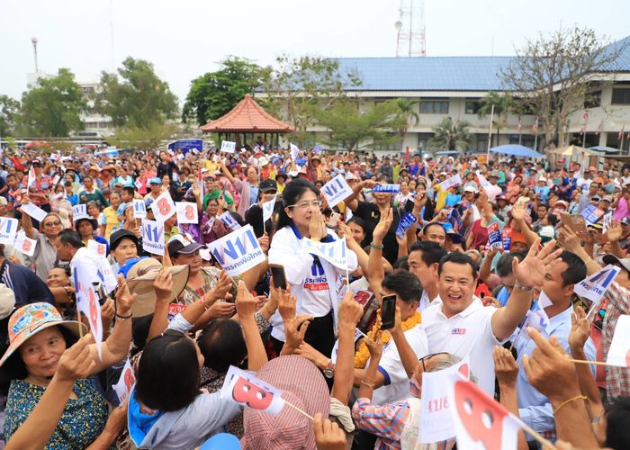 'สุดารัตน์' นำ พท. ปราศรัยโคราช ย้ำ 24 มี.ค. เข้าคูหาส่งลุงไปดาวอังคาร