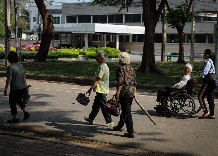 โพล เผย 'ผู้สูงวัย' ส่วนใหญ่ใช้แอปฯ 'ไลน์' และเรียนรู้ใช้เทคโนโลยีสื่อสารด้วยตัวเอง