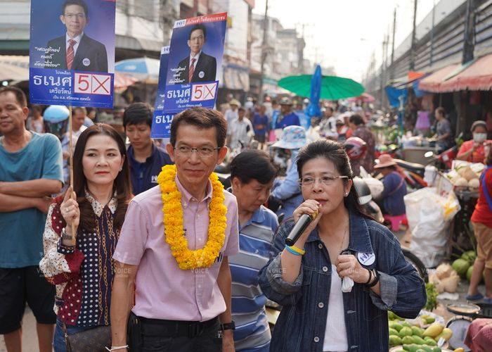 ‘สุดารัตน์’ ลุยตลาดเมืองศรีสะเกษ ขอเสียงเทเพื่อไทยสกัดลุงคัมแบ็ค