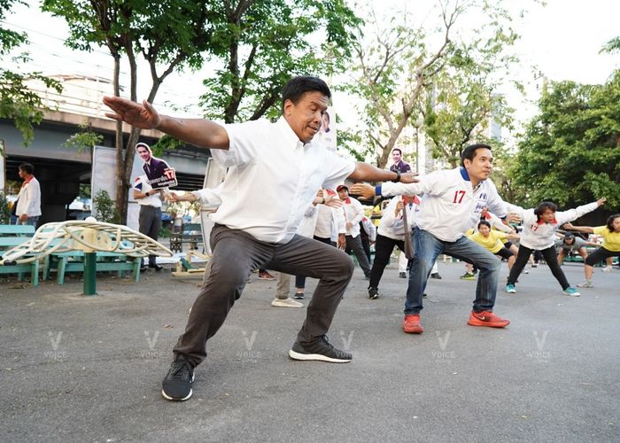 'ชัชชาติ' โชว์ความฟิต 'ออกกำลัง' ชูโมเดลทลายเส้นเลือดฝอยคมนาคม