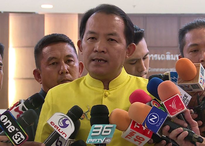 'ศรีสุวรรณ' ยื่นเอกสารเพิ่มเติมต่อ กกต. คดีหุ้นธนาธร