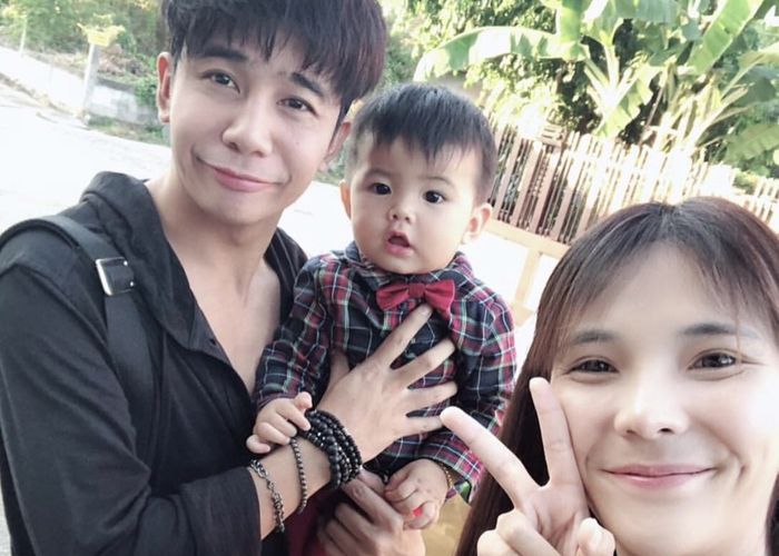 ‘ก้อง ห้วยไร่’ โพสต์ภาพมีลูกกับ ‘เบล’ นานแล้ว และกับเมียเก่าอีก 2 คน