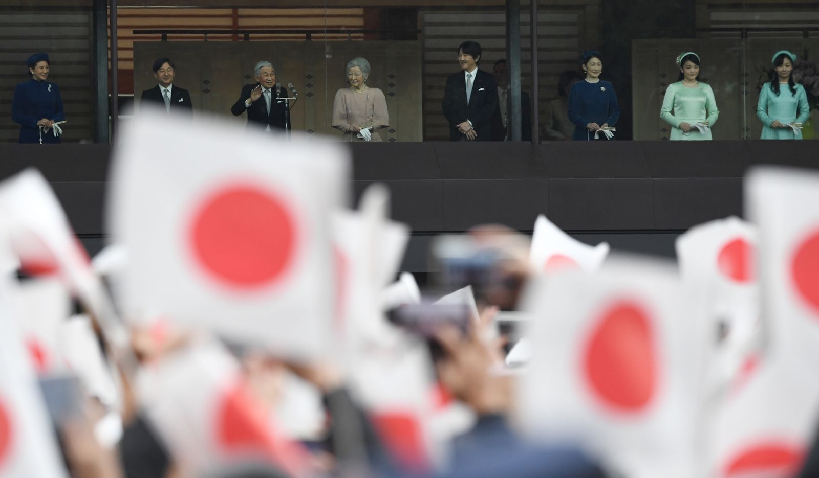 AFP-ราชวงศ์ญี่ปุ่น-จักรพรรดิอะกิฮิโตะ-จักรพรรดินีมิชิโกะ-เจ้าชายนะรุฮิโตะและอื่นๆ.jpg