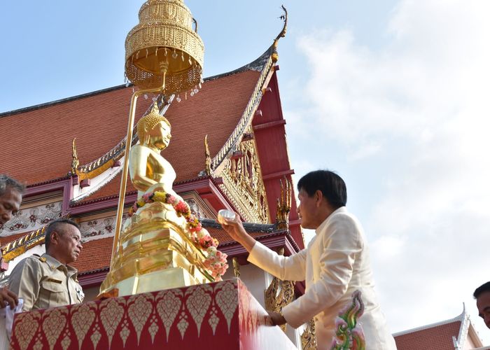 กทม.อัญเชิญพระพุทธสิหิงค์องค์จำลองให้ปชช.สรงน้ำช่วงสงกรานต์