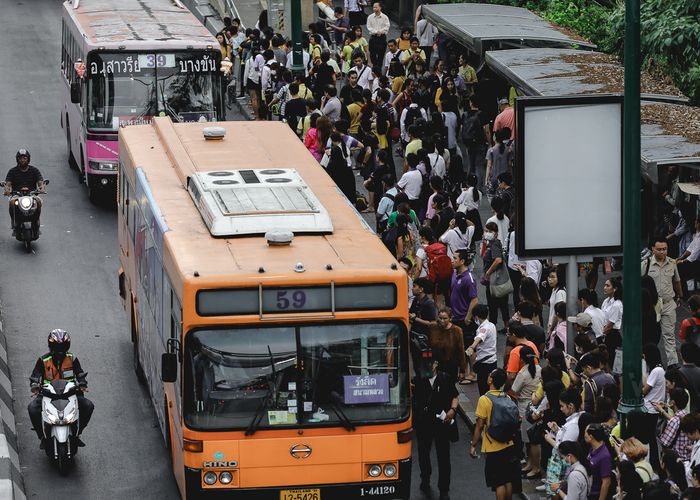 'คนกรุง' ครวญรอรถเมล์นาน ขอปรับราคาเหมาจ่าย 30 บาทต่อวัน