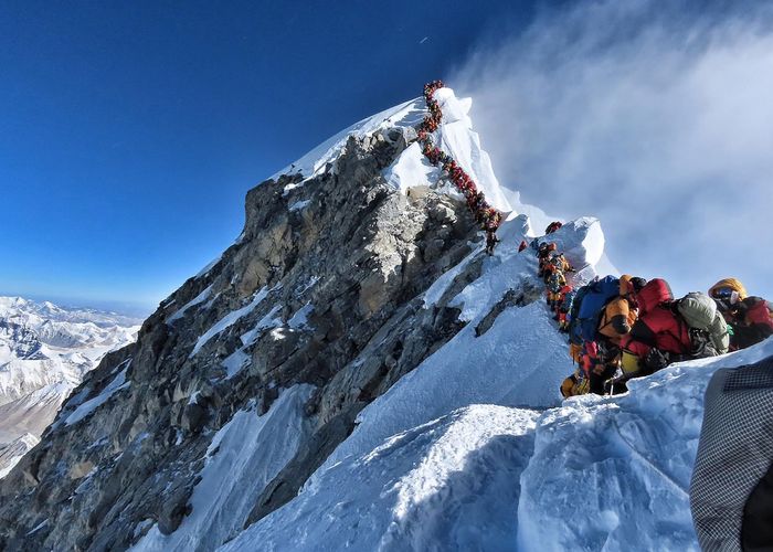 นักปีนเขาตกเอเวอเรสต์ตาย 3 คน ในรอบสัปดาห์ เหตุจราจรบนเขาหนาแน่น
